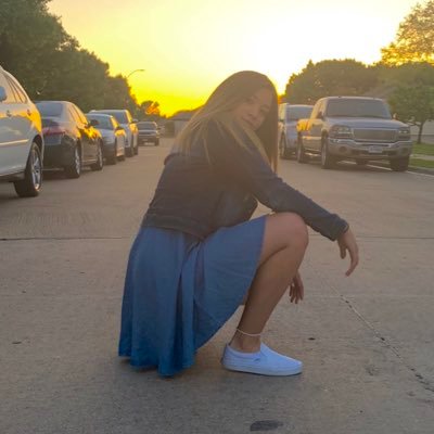 DyaniiiA's profile picture. continuer d'avancer jamais en arrière