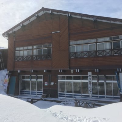 お問い合わせ 現地直通05088883705または0278587411 まで。 尾瀬ヶ原至仏山麓の山小屋です。至仏山登山の拠点に!尾瀬ヶ原散策の拠点に。 夜は満天の星空と夏のホタルは最高に綺麗です。#尾瀬#尾瀬ヶ原#山の鼻#至仏山#山が好き#満天の星#ホタル#朝焼け#夕焼け#紅葉最高