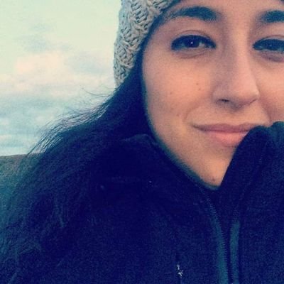 la risa abunda en la boca de los tontos! me declaro super tonta! no tolero weon@es graves!