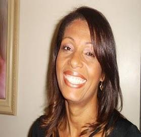 Eu sou serva do Senhor. Educadora por vocação. Casada com José Sílvio. Mãe de três princesas.
Adoro Jesus e sou mãe de multidões.