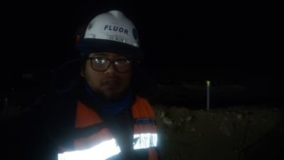 Ingeniero de profesional, soy una persona divertida, me gusta escribir y leer.
