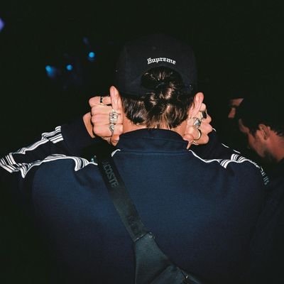 cestelvis's profile picture. 𝘵ʼ𝘦𝘴 𝘭ʼ𝘥𝘪𝘢𝘣𝘭𝘦 𝘥𝘢𝘯𝘴 𝘶𝘯𝘦 𝘵𝘦𝘯𝘶𝘦 é𝘭é𝘨𝘢𝘯𝘵𝘦. ((not him))