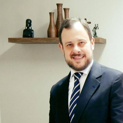 Advogado e consultor atuante em Curitiba, estado do Paraná - Brasil.