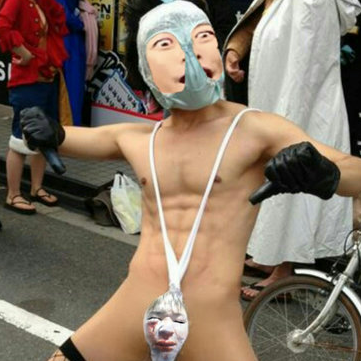 Miini_Barbiie's profile picture. 個人情報なので名は伏せておくがクラスのメガネ君が気になっている。彼の短めに整えた髪型は清潔感に溢れて余計な肉のないシャープな顎のラインを引き立てている。男らしい太い首にポッコリと突き出た喉仏。真剣に黒板を見やる横顔は見惚れてしまう絶景だ。まだ成長期の青年らしく髭も目立たない程度で男性ホルモン過多でもなさそうだ。