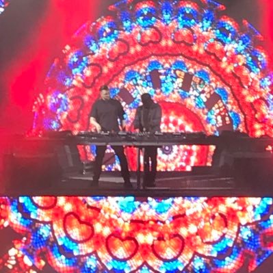 An account for telling musicians and strangers how great they are. Mostly just tweet about Pretty Lights. #PLF #House #Techno spread some #positivity
