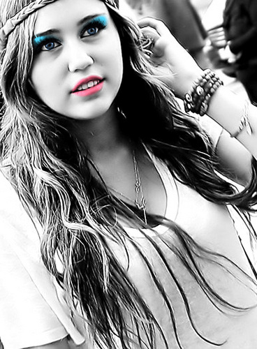 PremadeGurl's profile picture. Photodesigner. // Making Celebs Hotter ;)