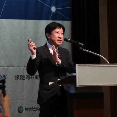 hayakawamasaru's profile picture. 外資系生保マネージャー　元エグゼクティブトレーナー兼本社部長職&作家 主な作品に、ベストセラーとなった鬼シリーズ『リーダーの鬼100則』『営業の鬼100則』『転職の鬼100則』や、死ぬ気シリーズ『死ぬ気で働くリーダーにだけ人はついてくる』など4部作ほか20作品と海外翻訳版・電子書籍など多数。