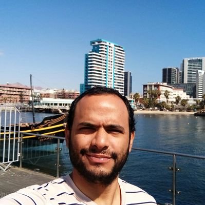 Profesional venezolano en política y filosofía, amante de la libertad, la racionalidad y del buen humor.