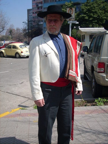Maestro de Armas, actual Técnico del Club Social, Cultural y Esgrima Scaramouche. Gusto del folklore nacional, la lectura y las fiestas