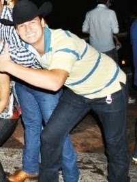 Nunca tive bao assim, to garboso e nao disfarço, aproveito e chego o aço se a vida sorriu pra mim (8)