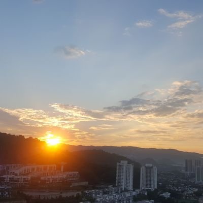 مرهق  من الغربه