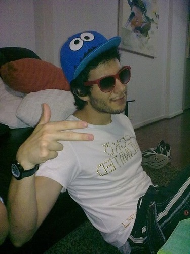 rincotz's profile picture. Piranha estudada e fanfiqueira. Pronto pra fechar negócios.