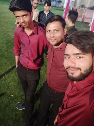 AbhayMi45471881's profile picture. कद्र करो मां बाप की  दुआओं में उनकी ताकत है।
                
( मैं भी चौकीदार हूं )