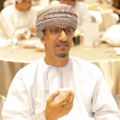 Oral & Maxillofacial Surgeon from Oman 🇴🇲 عُماني ولدتُ ونِلتُ الأماني عُماني أقدم كل التهاني