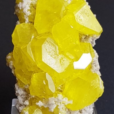 Elemento químico. Número atómico 16. Masa atómica 32,064. Símbolo S.
No metal de color amarillo pálido y olor desagradable.
Valdemoro.