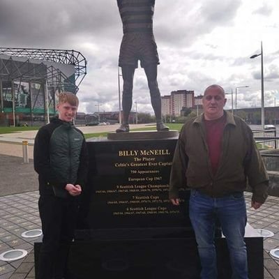 Love Dublin GAA, Celtic . Want an Ireland for the people of Ireland. Not Fianna Fail , Fine Gael and their cronies .Hate official Ireland. 🏴☠️🏴☠️🏴☠️🎸