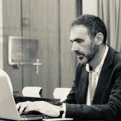 Cordobés de Chilches costa. Periodista. Master en MKT y MBA.