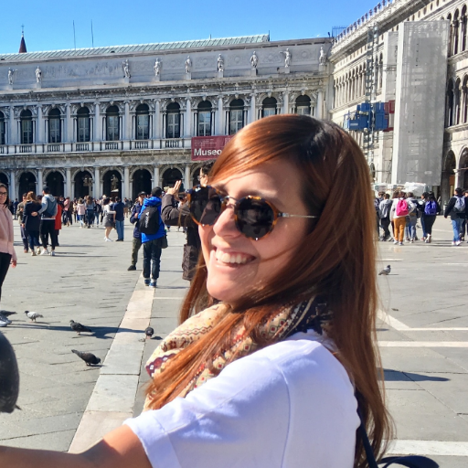 Senior Product Manager and UX Designer @LaHausCom