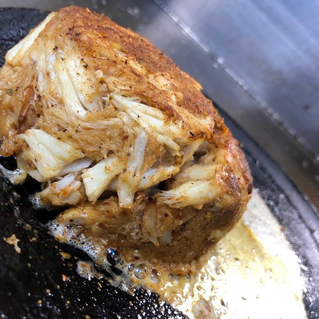 Authentic Maryland crab cakes now in Los Angeles. Cravin' Crab Cakes mobile eatery has the best crab cakes and cream of crab soup this side of the Mississippi!