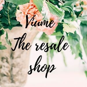 Hi! I'm Viume and I'm a seller on POSHMARK!! Some of my favorite brands are #TOMMYHILFIGER #J.Crew, Thanks for stopping by! Feel free to leave me a comments.😀