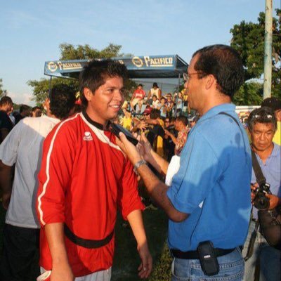 El fútbol, la playa, y los amigos!