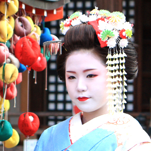 京都の観光地、祇園東山と嵐山に店舗を持つ本格舞妓体験処「心－花雫－」＆STUDIO「心」です!私達は日々、京都の伝統の素晴らしさや舞妓体験の楽しさを伝えるべく精進しています。本格的な舞妓体験や現代風の花魁体験変身して綺麗にお写真撮りませんか？