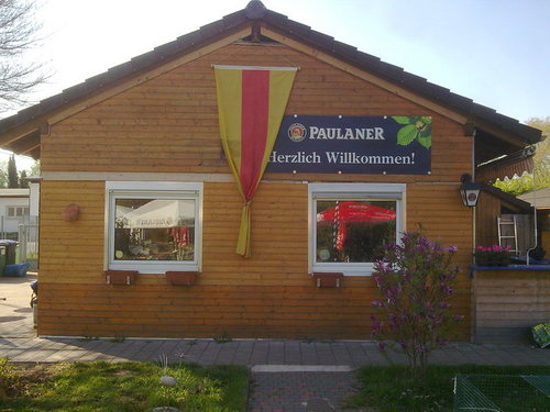 Minigolf-Platz und Biergarten in guter Lage und idyllischer Atmosphäre. Hier gibt es leckeres Essen und das beste Hefeweizen der Stadt.