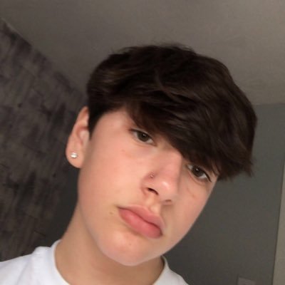 sc~Mitchell.thomso insta~mitchellthomson_xo