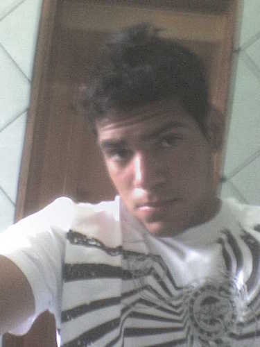 Futuro cantor de Funk ostentação universitário , alem de pai, marido estudante,