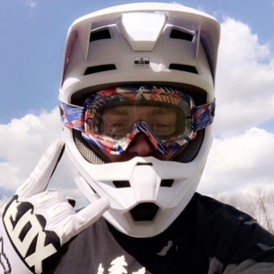 luke_forest's profile picture. Having a good time