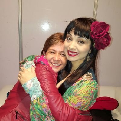 Vero_Solge's profile picture. ...sólo tu guitarra me calma, vuelan cometas cuando cantas...🎸🎤🎶