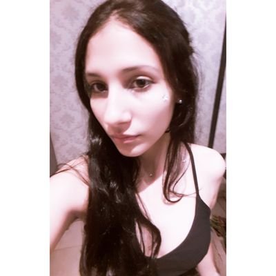 Julietayala0's profile picture. Silence, please.