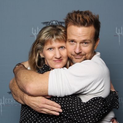 Sean Patrick Flanery is my motivator & #JaneTwo my favorite book📘Translating his blog #ShineUntilTomorrow w Cindy into German https://t.co/6bYikKvWOh