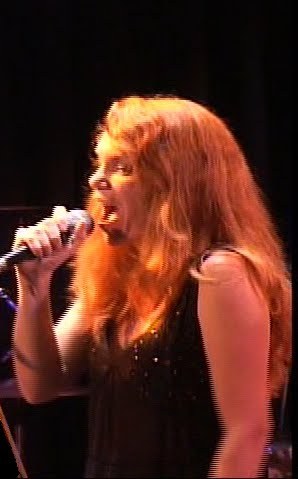 ROSE GARCIA É CANTORA HÁ 26 ANOS E TRABALHA PROFISSIONALMENTE COM MÚSICA  HÁ 17ANOS.