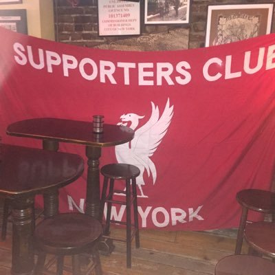 På gølvet på anestesiavdelinga på vanlige folks sjukehus i Oslo (aka Ullevål) Litt mer enn middels opptatt av Foppall, spesielt Liverpool FC 😊 YNWA