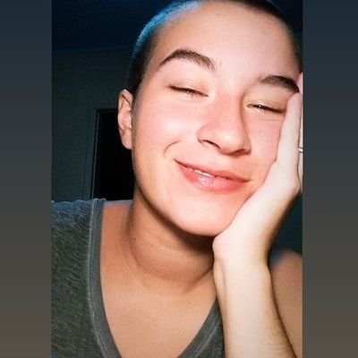 Julia90110575's profile picture. Incapaz de escrever algo sobre