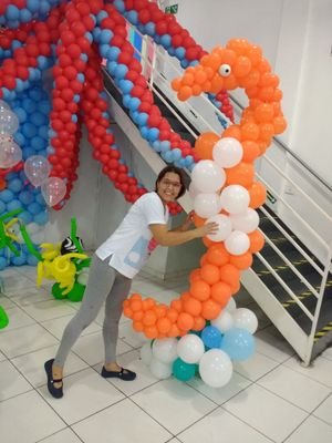 Sou a Wânia, trabalho com decoração e arte com balões. estou me especializando em balões que hoje no trabalho é a minha paixão.