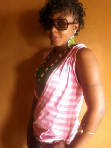 Damssy's profile picture. simple....sexy... down to earth