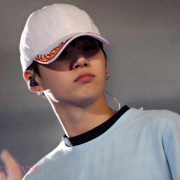 fanxyyoongss's profile picture. ✨LY TOUR 10.13.2018 AMSTERDAM✨