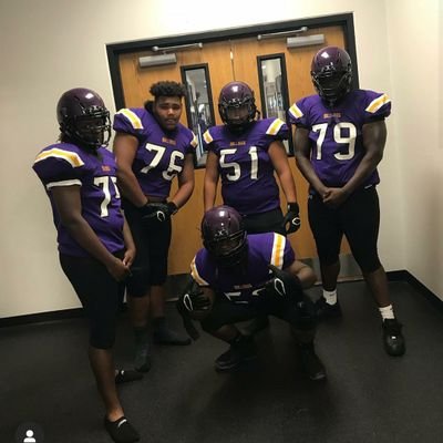 everman 🏈 #76 center, track and field , powerlifting
c/o 2020
height 6'3 
weight 340
SAT 990
gpa 3.4
https://t.co/um2UCPOLRB…