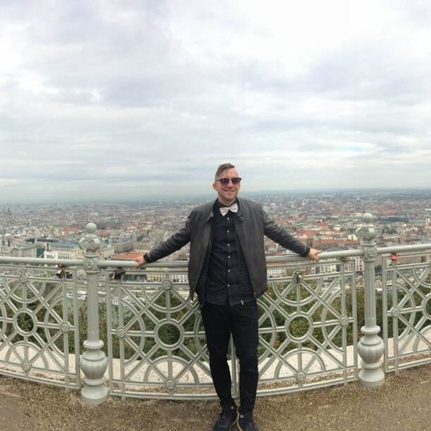 mattiaskh1's profile picture. Livet är underbart. Att skapa guld av sand, det gillar jag. 
Styrelseledamot i CSS-styrelsen, årets lärare i fritidshem, fader och en optimistisk man.