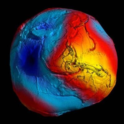 Terraplanistas e Redondistas estão completamente errads. Nossa uvapasseta Terra é em formato de UVA PASSA (levemente elíptica, com saliências e reentrâncias).