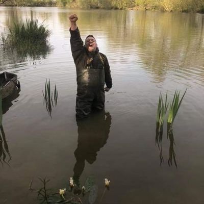 Lake du Coron is a stunning and exciting 5 acre lake nestled in lush countryside just south of the Loire Valley.
Surrounded by Vin yards & Cidre orchards