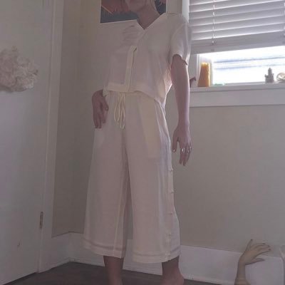 spirtualhealin1's profile picture. spreading love and positivity 💛