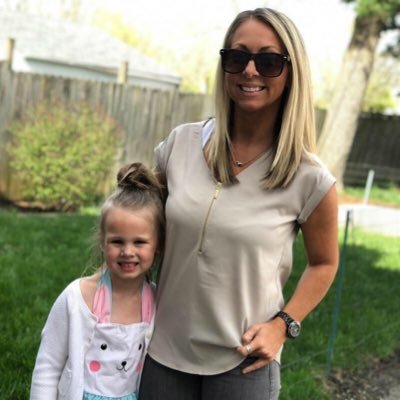 mombosshuman's profile picture. 