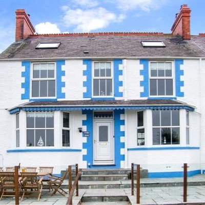 Lovely 5 bedroom holiday cottage by the sea in Cemaes Bay with hot tub welcoming warm and comfortable. A fantastic holiday break on Anglesey’s Northern Coast