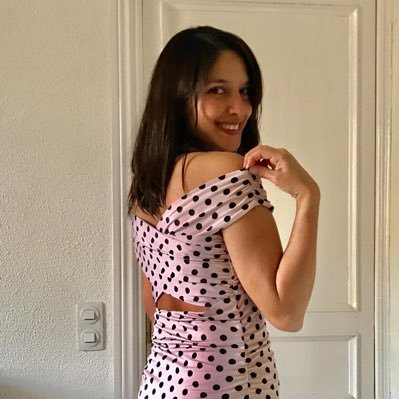 Tecnólogo Médico, Emprendedora, feminista, opinóloga de política y amante de las papas fritas.