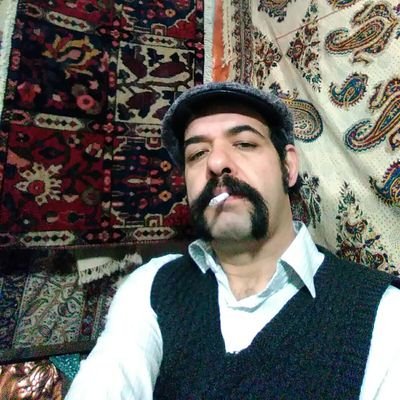 ‏‏من سید زاویه زاویه ایی هستم. گاهی می نویسم مثلا داستان . گاهی هم  شعر میگم مثلا نقد . حالا بماند چرندیات فروشی زاویه رو چگونه پایه گذاری کردم