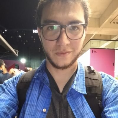 Lisiado, siniestro, suertudo.
Inmune a los detectores de metales, caminando con estilo.
Catador semiprofesional de ají para empanadas.