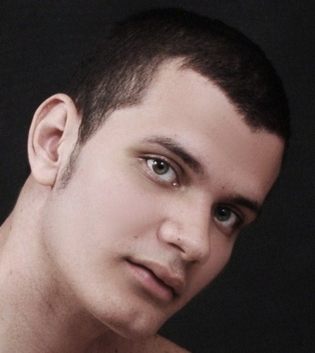 Professor, biólogo e modelos fotográfico...assim que vou levando minha vida!
Gosto de fazer novas amizades, sonho alto, e sou muito feliz, isto que importa!